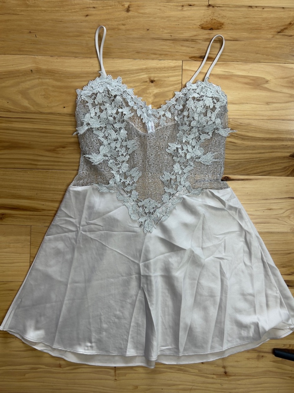 Flora Nikrooz Cream Champagne Lace-Front Slip | Size Small - Picture 2 of 7